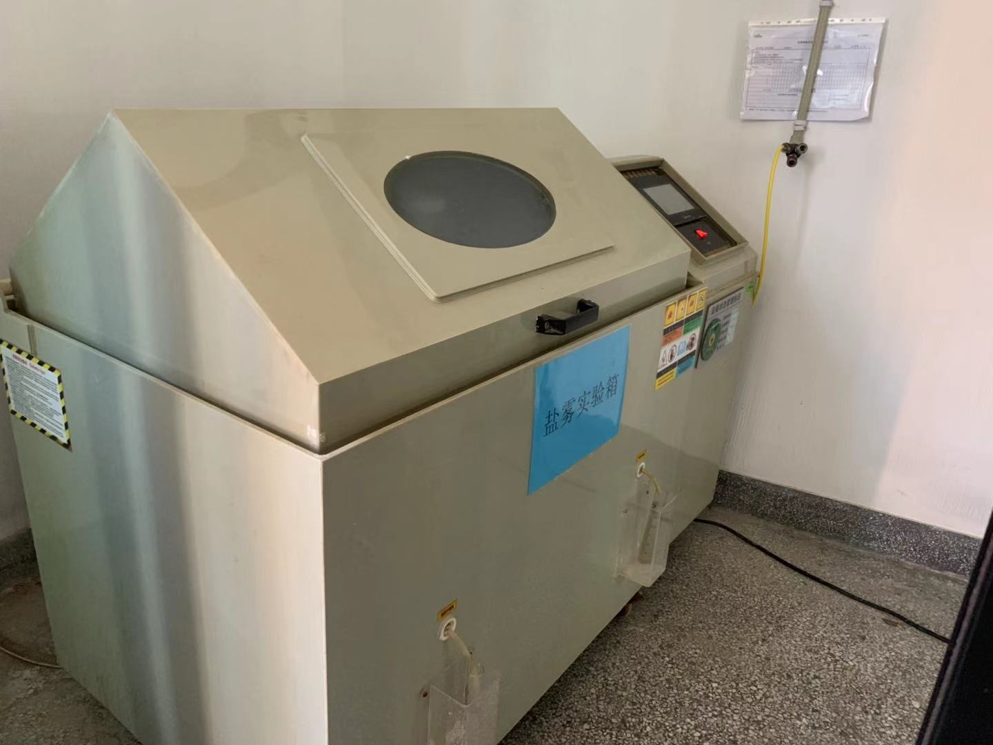 Salt spray test machine
